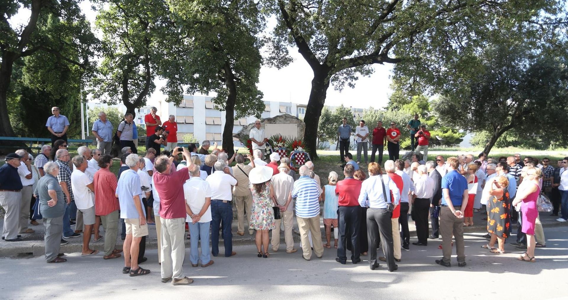 26.08.2014., Split - Polaganjem vijenaca na Spomen plocu u Vinkovackoj ulici na Plokitama obiljezena je 73. obljetnica Prvog splitskog partizanskog odreda i stradanje njegovih boraca u Rudusi kod Sinja. Photo: Ivo Cagalj/PIXSELL