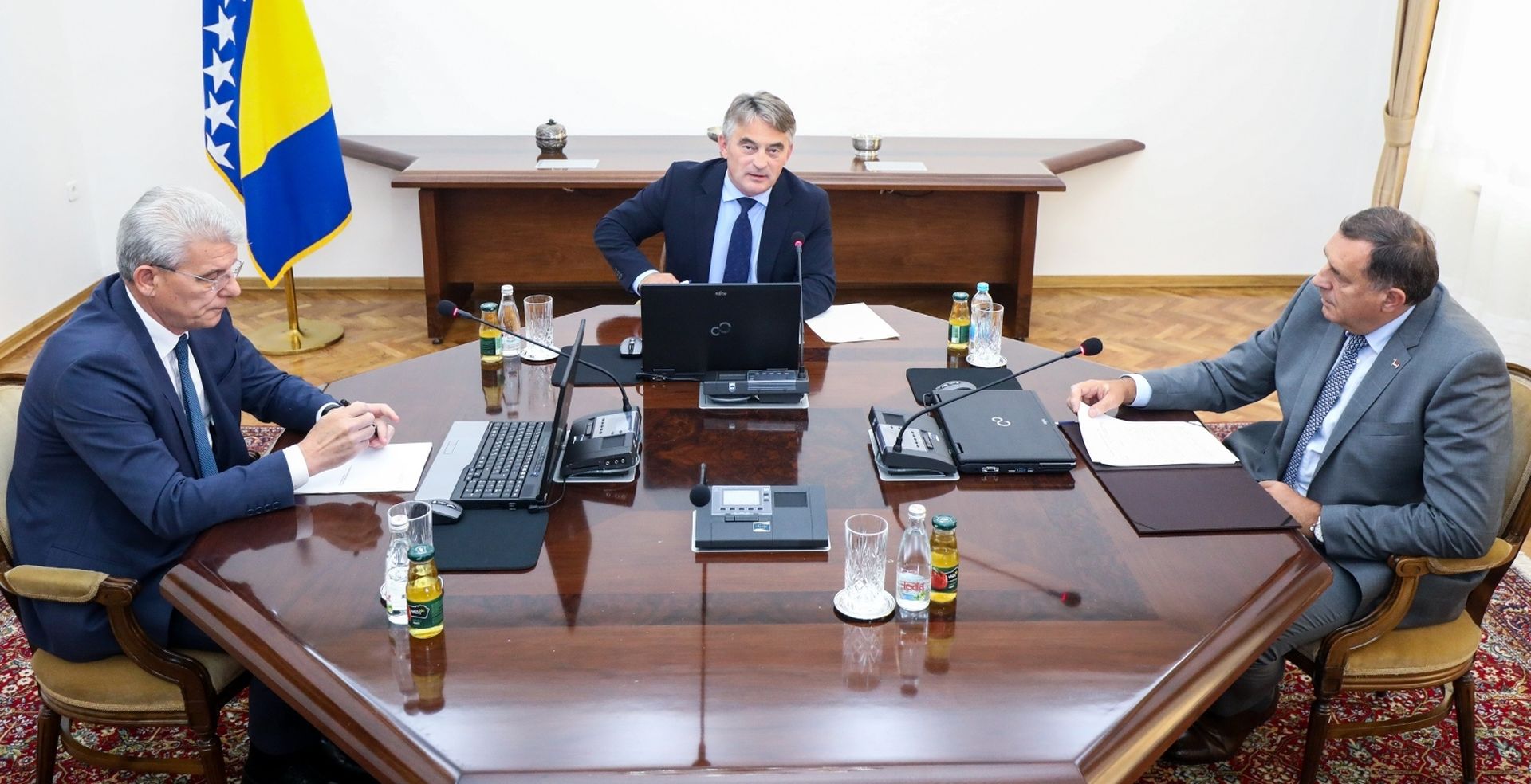 27.08.2019., Sarajevo, Bosna i Herrcegovina - 
Izvanredna sjednica Predsjednistva BiH s jednom tockom dnevnog reda - imenovanje mandatara za Vijece ministara BiH. Kandidat za mandatara je Zoran Tegeltija. (L-D) Sefik Dzaferovic, Zeljko Komsic i Milorad Dodik.
Photo: Armin Durgut/PIXSELL