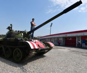 27.08.2019., Beograd, Srbija - Stari JNA tenk T-55 postavljen jucer ispred stadiona Rajko Mitic danas je obojan u crveno-bijele boje Crvene zvezde. Tenk T-55 iz vremena rata s pocetka devedesetih, nije u funkciji i iz njega je sve izvadjeno i zavareno. Photo: Srdjan Ilic/PIXSELL