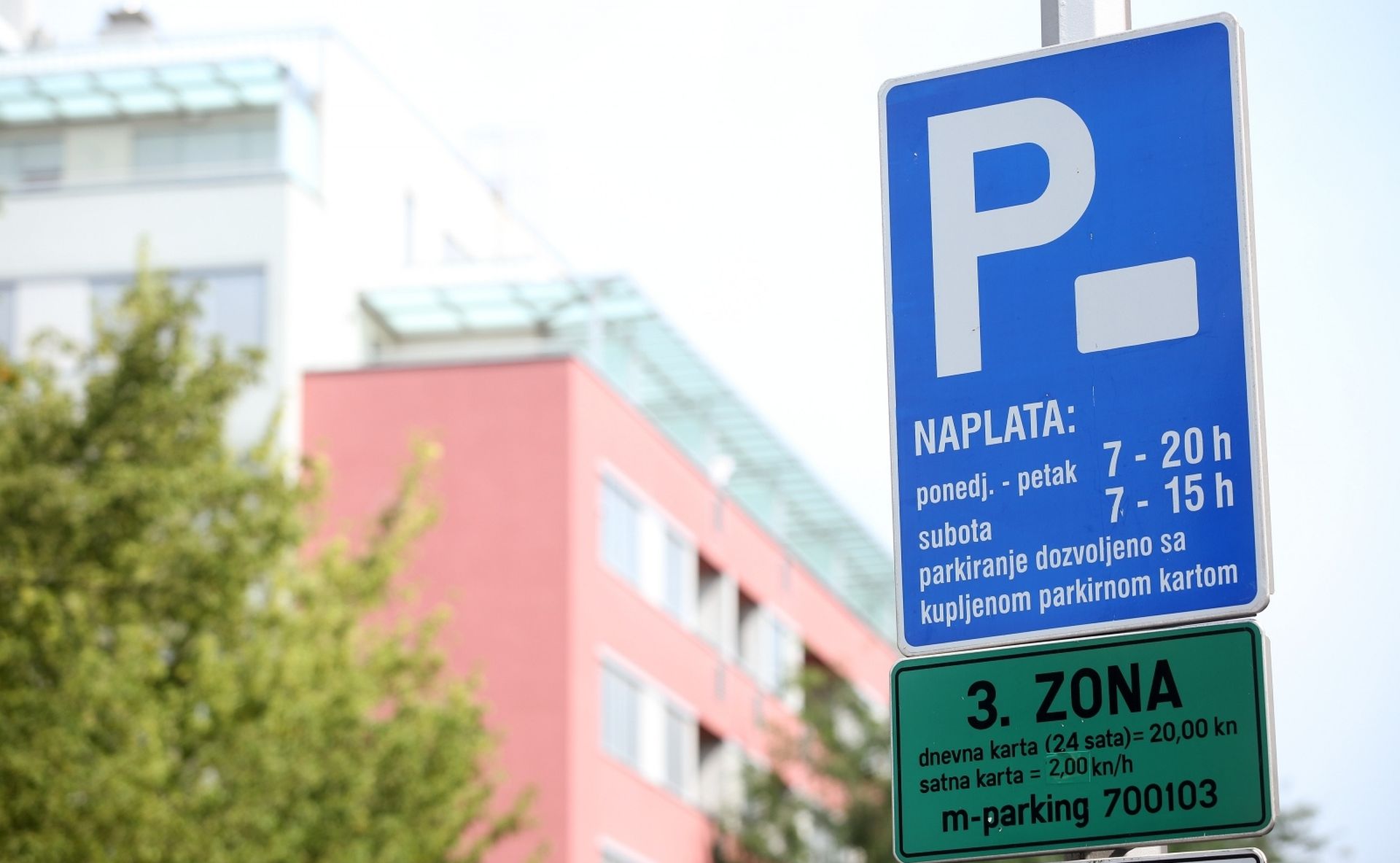 Od ponedjeljka poskupljuje parking u 3. zoni s 1.50 na 2 kune 29.07.2018., Zagreb - Od ponedjeljka 30.07.2018. dolazi do poskupljenja parkinga u trecoj zoni sa 1,50 kuna na 2 kune.  Photo: Luka Stanzl/PIXSELL