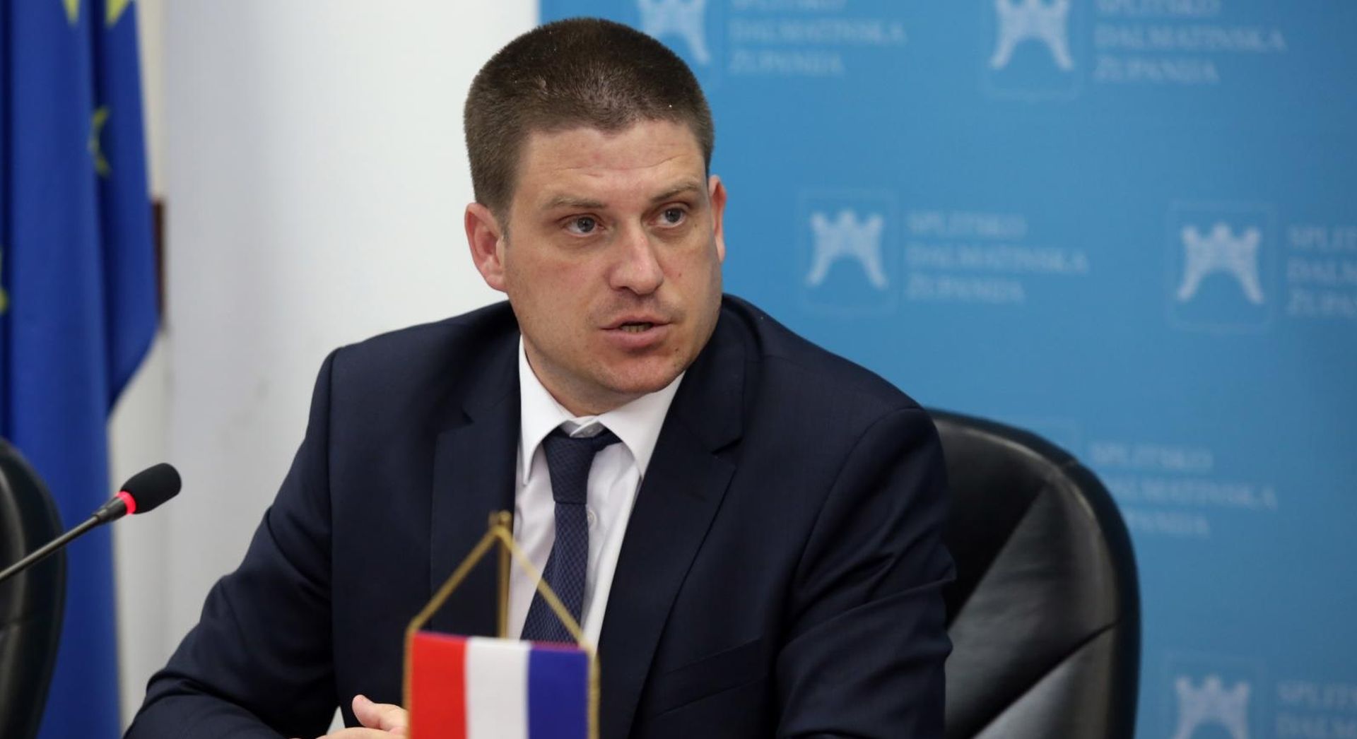 30.07.2019., Split - Potpisivanje ugovora za gradnju pristupne ceste u Puciiscima na otoku Bracu. 
Photo: Miranda Cikotic/PIXSELL