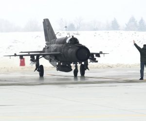 31.01.2017., Zagreb - Nova zgrada Dezurnog borbenog dvojca u Vojarni pukovnika Marka Zivkovica na Plesu prostire se na parceli od 37 000 m2 te obuhvaca nove smjestajne gradjevine za pilote i tehnicare te hangare za tri borbena zrakoplova. S operativnim postupcima Hrvatskog ratnog zrakoplovstva i protuzracne obrane u NATO integriranom sustavu protuzracne i proturaketne obrane (NATINAMDS) upoznali su se premijer, potpredsjednik Vlade i ministar obrane te ministar financija. Takodjer im se i prikazala provedba nadzora i zastite zracnog prostora u RH u sustavu NATINAMDS. 
Photo: Zeljko Lukunic/PIXSELL