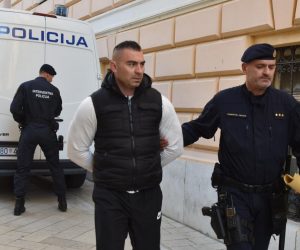 Zadar: Privođenje Darka Kovačevića, Daruvarca sucu istrage 31.03.2019., Zadar - Privodjenje Darka Kovacevica, Daruvarca iz policijske postaje sucu istrage. 
Photo: Hrvoje Jelavic/PIXSELL