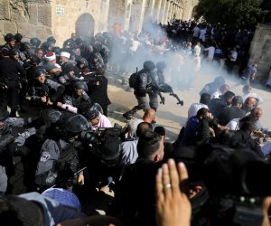 Israeli police clash with Palestinian worshippers on the compound known to Muslims as Noble Sanctuary and to Jews as Temple Mount as Muslims mark Eid al-Adha, in Jerusalem's Old City Israeli police clash with Palestinian worshippers on the compound known to Muslims as Noble Sanctuary and to Jews as Temple Mount as Muslims mark Eid al-Adha, in Jerusalem's Old City August 11, 2019. REUTERS/Ammar Awad     TPX IMAGES OF THE DAY AMMAR AWAD