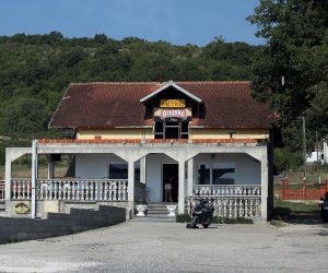 22.08.2019., Uzdolje - U restoranu Petko u Uzdolju napadnuti su ljudi koji su gledali utakmicu play offa Lige prvaka izmedju Young Boysa i Crvene zvezde. Photo: Dusko Jaramaz/PIXSELL