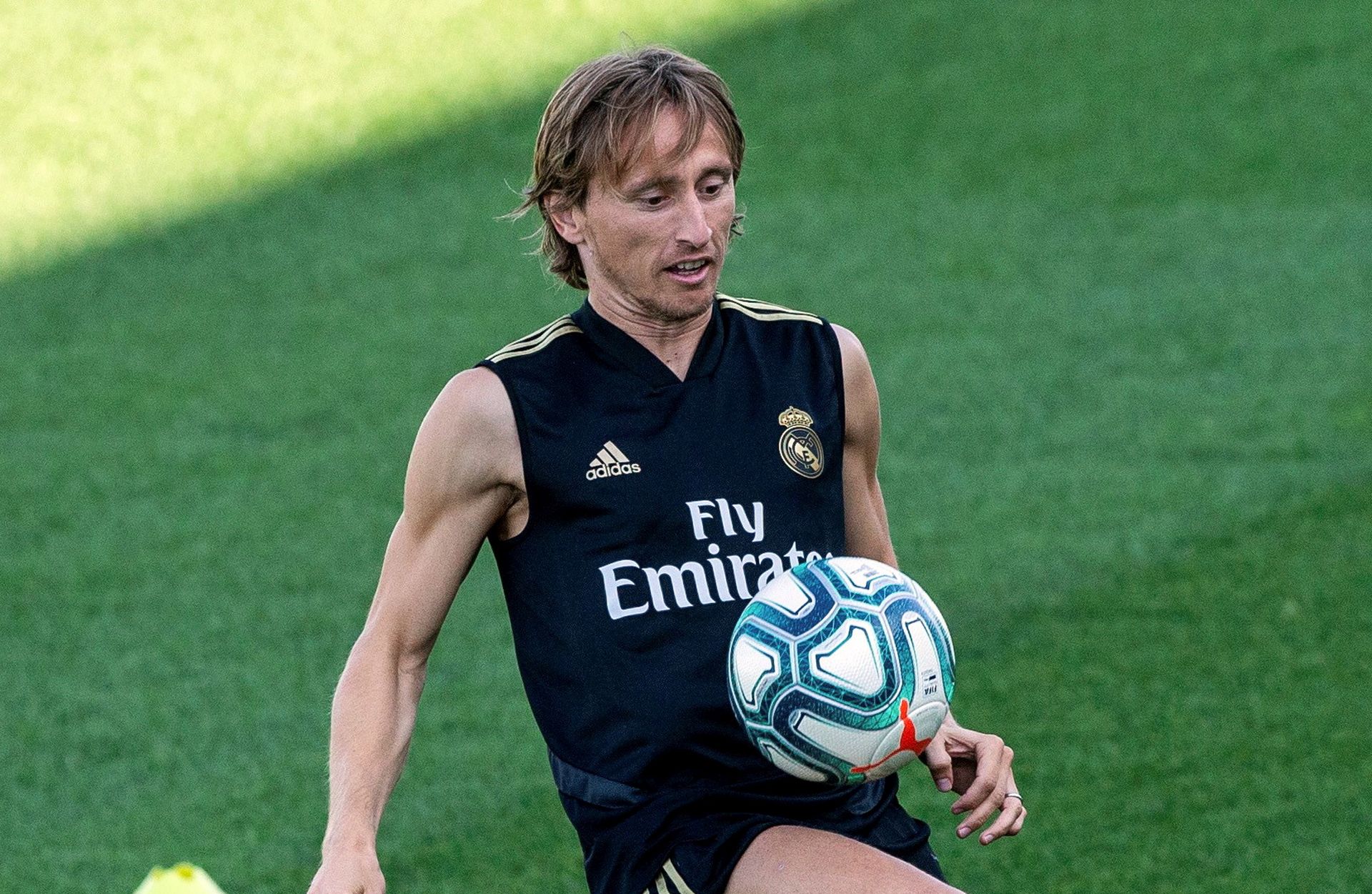 epa07787386 Real Madrid's Luka Modric attends a team's trainig session at club's Valdebebas Sport Complex, in Madrid, Spain, 23 August 2019. The team prepares its upcoming Spanish LaLiga soccer match against Valladolid at Madrid's Santiago Bernabeu Stadium on 24 August.  EPA/Rodrigo Jimenez