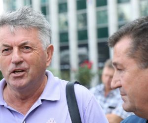 Zagreb, 27.08.2019. - Sastanak Sindikata prometa i veza i Udruga sindikata vozaèa i prometnih radnika s resornim ministrom Olegom Butkoviæem. Na fotografiji Stjepan Lisièak (SPIVH), Anto Jeliæ (Sindikat vozaèa i prometnih radnika ZET Zagreb) nakon sastanka. foto HINA/ Lana SLIVAR DOMINIÆ/ lsd