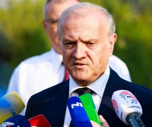 29.08.2019., Split - Ministar pravosuđa Dražen Bošnjaković posjetio je zatvor u Splitu te je dao izjavu za medije.
foto HINA/ Mario STRMOTIĆ