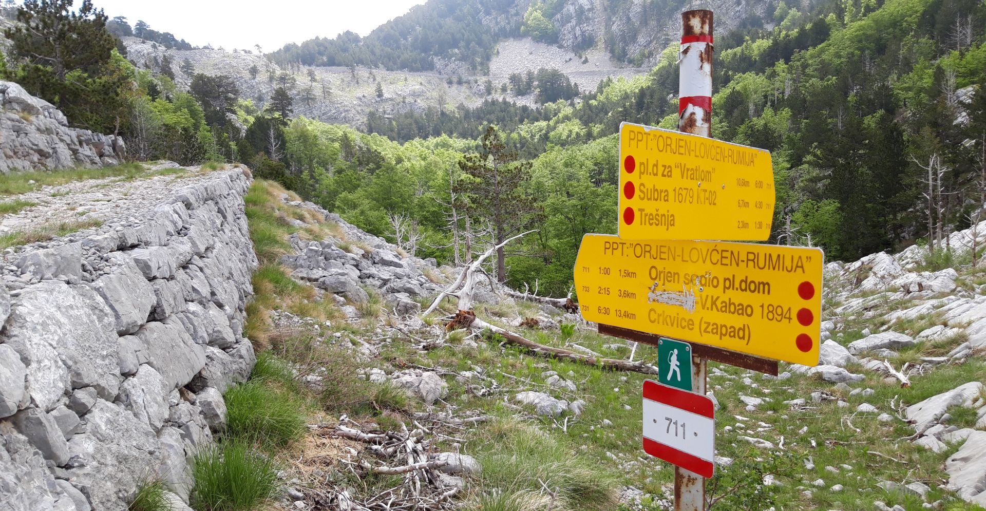 Dubrovnik, 1.9.2019. - Planina Orjen, najviša jadranska planina kojoj zbog vrhova u oblacima odlično pristaje metafora „jadranski Olimp“, nestala je iz hrvatske javnosti premda je gotovo cijelo dvadeseto stoljeće bila matična planina dubrovačkih planinara. Na fotografiji Orjen premrežen dobro označenim planinarskim stazama.
foto HINA/ Ivo LUČIĆ/ ml