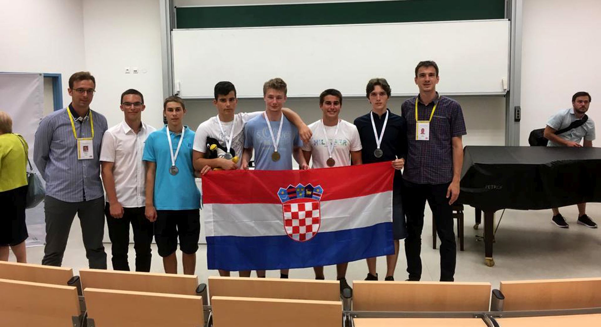 Zagreb, 1.9.2019. - Uèenik zagrebaèke 15. gimnazije Kreimir Nemah osvojio je zlatnu medalju na 13. Srednjoeuropskoj matematièkoj olimpijadi (MEMO) u Èekoj, dok su trojica hrvatskih uèenika osvojila srebrnu, a jedan bronèanu medalju, priopæili su u nedjelju voditelji hrvatske ekipe na natjecanju. foto HINA/ Ivan Kokan/ ml