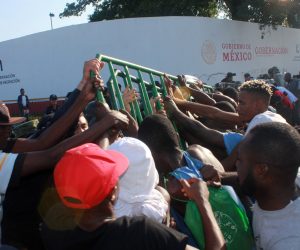 epa07820278 African migrants demonstrate outside the 21st Century Migratory checkpoint in Tapachula, Chiapaz, Mexico, 05 September 2019. Migrants had a brawl with federal police for not receiving attention from Mexican authorities to regulate their documentation for their stay in the country.  EPA/Juan Manuel Blanco