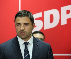 Osijek, 08.09.2019.
Konferencija za medije povodom inicijalnog sastanka SDP-ove koordinacije slavonskih županija na kojoj će govoriti predsjednik SDP-a Davor Bernardić i član Predsjedništva SDP-a Domagoj Hajduković