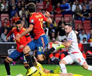 epa07828478 Spain's Rodrigo Moreno (L) scores the 1-0 lead during the UEFA EURO 2020 group F qualifying soccer match between Spain and the Faroe Islands at El Molinon stadium in Gijon, northern Spain, 08 September 2019.  EPA/ALBERTO MORANTE