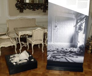 Rijeka, 12.09.2019. - U Pomorskom i povijesnom muzeju Hrvatskog primorja u Rijeci u četvrtak je otvorena izložba "D'Annuncijeva mučenica", prvi programski sadržaj projekta Rijeka 2020- EPK, u povodu stote obljetnice talijanske okupacije Rijeke koju je predvodio Gabriele D'Annuncio, a dio je projekta "Granice - između reda i kaosa" kojeg PPMHP provodi u sklopu programskog pravca "Doba moći". "D'Annuncijeva mučenica" djelo je autorica Tee Perinčić i Ana- Marije Milčić, dok su autori dizajna izložbe Sanjin Kunić i Nikolina Radić Štivić.
foto HINA/ Miljenko KLEPAC/ ml