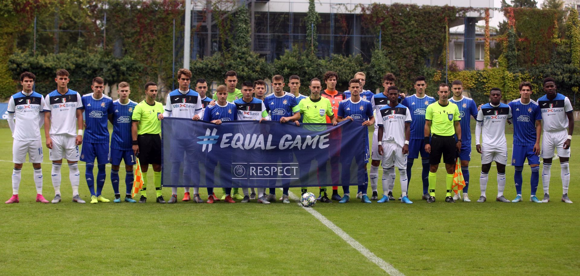 Zagreb, 18.9.2019 - Utakmica 1. kola grupne faze nogometne U-19 Lige prvaka Dinamo - Atalanta. Na slici obje momčadi prije utakmice.
Foto Hina/ Dario GRZELJ/ dag