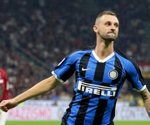 epa07860109 Inter's Marcelo Brozovic celebrates after scoring the 1-0 lead during the Italian Serie A soccer match between AC Milan and Inter Milan at Giuseppe Meazza stadium in Milan, Italy, 21 September 2019.  EPA/ROBERTO BREGANI