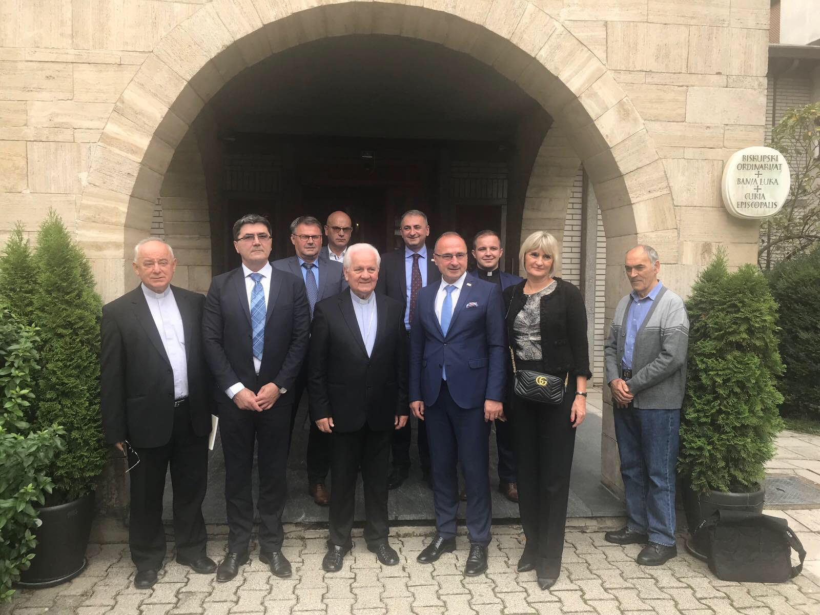 Banja Luka, 28.09,2019 - Ministar vanjskih i europskih poslova Gordan Grliæ Radman susreo se u subotu u Banja Luci s biskupom Franjom Komaricom i hrvatskim potpredsjednikom Republike Srpske Josipom Jerkoviæem, te posjetio niz hrvatskih institucija kojima je najavio nastavak potpore kako bi opstali i ostvarili jednakopravnost, a njihova drava ostvarila europsku perspekrivu.
foto HINA/ MVEP/ ik
