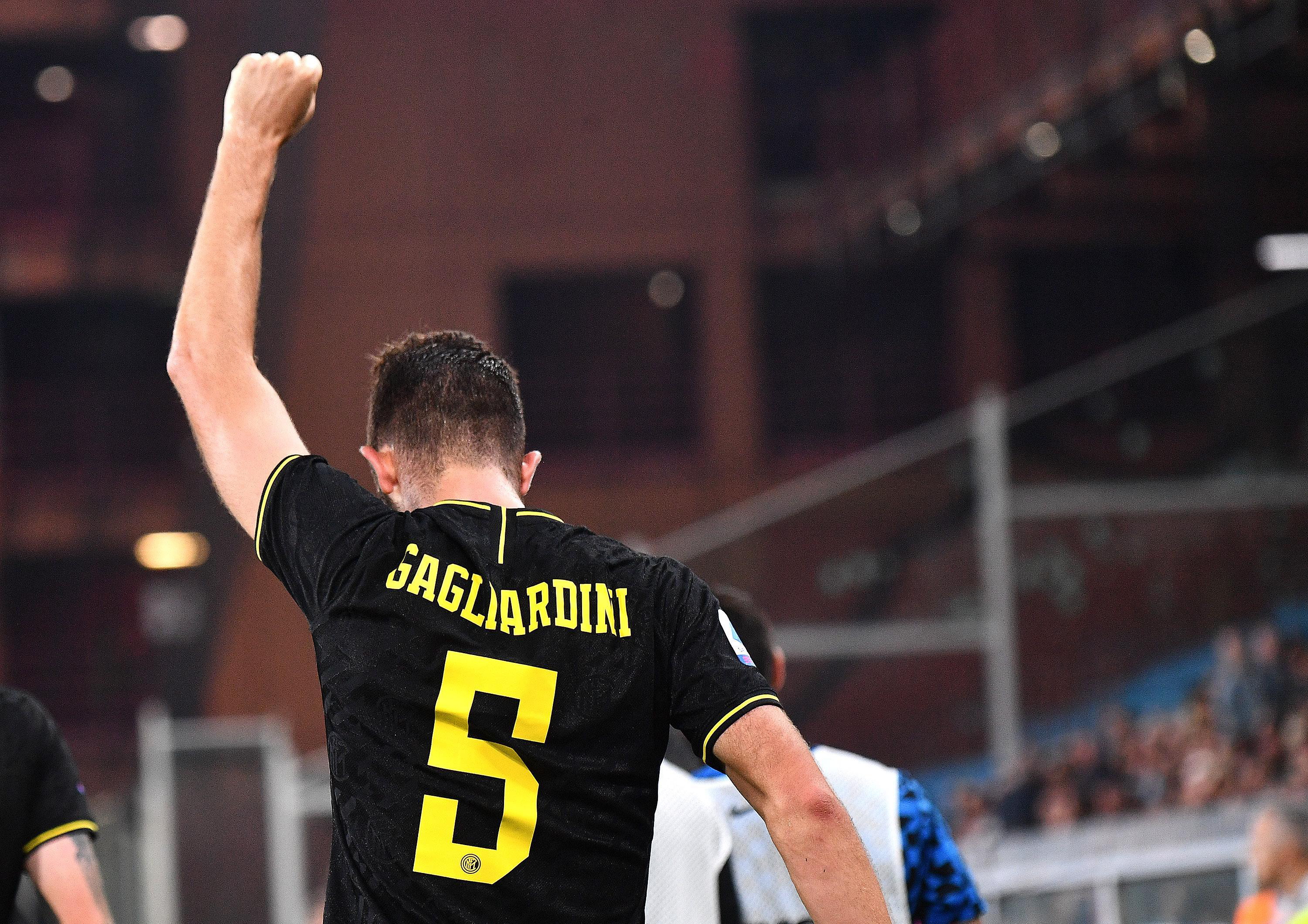 epa07877507 Inter's Roberto Gagliardini jubilates after scoring the goal during the Italian Serie A soccer match UC Sampdoria vs FC Inter at the Luigi Ferraris stadium in Genoa, Italy, 28 September 2019.  EPA/LUCA ZENNARO