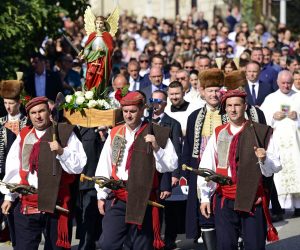 Trilj, 29.09.2019 -Predsjednica Republike Kolinda Grabar-Kitarović nazočila je misnom slavlju u povodu blagdana svetog Mihovila u Trilju.                                                       foto HINA/ Mario STRMOTIĆ/ ms