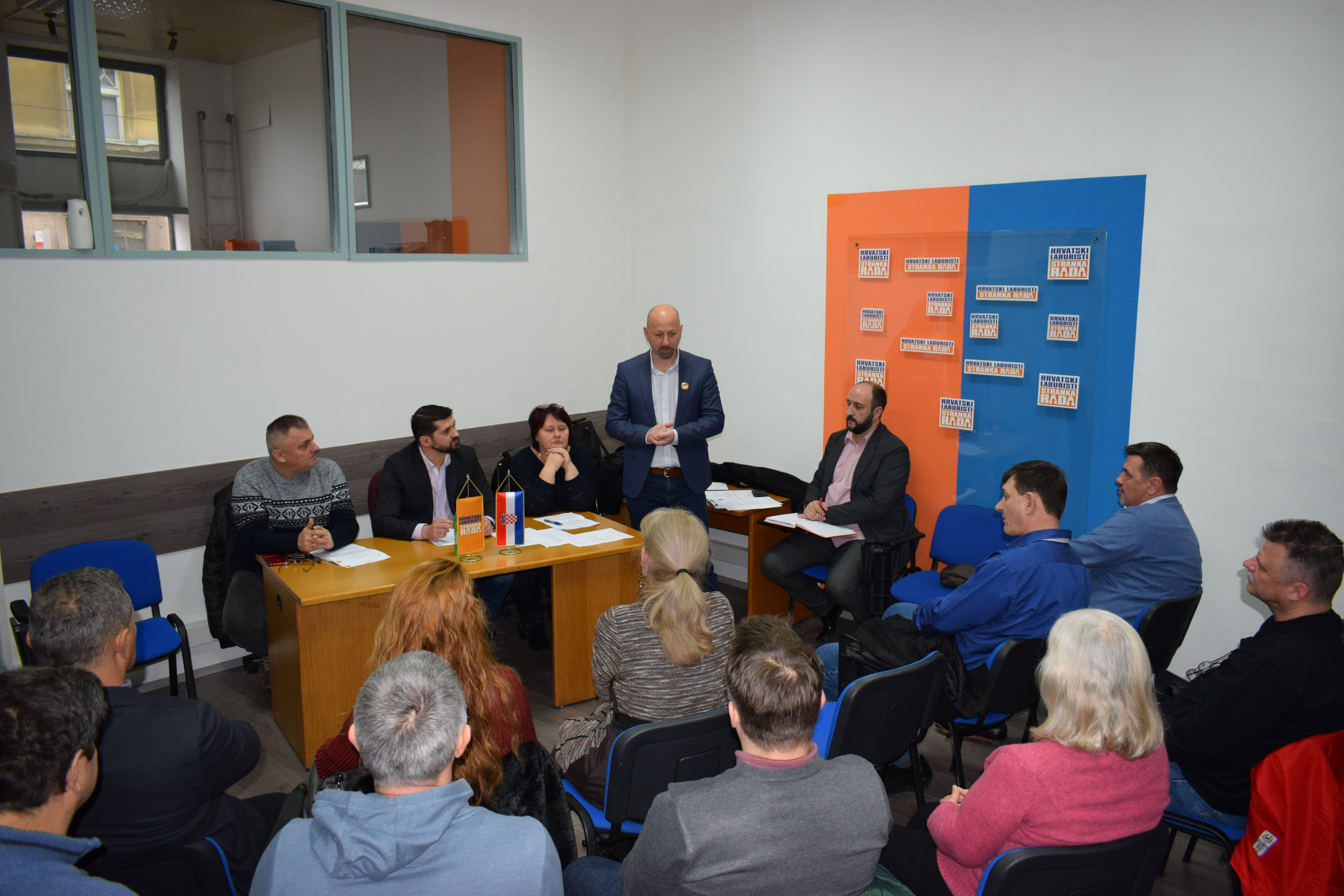 Zagreb, 29.09.2019 -  Hrvatski laburisti odluèili su u nedjelju da æe na predsjednièkim izborima podrati Zorana Milanoviæa jer on "zna to èini, a ono to æe uèiniti bit æe u najboljem interesu Hrvatske i Hrvata".
foto HINA/ Hrvatski laburisti- Stranka rada/ ik