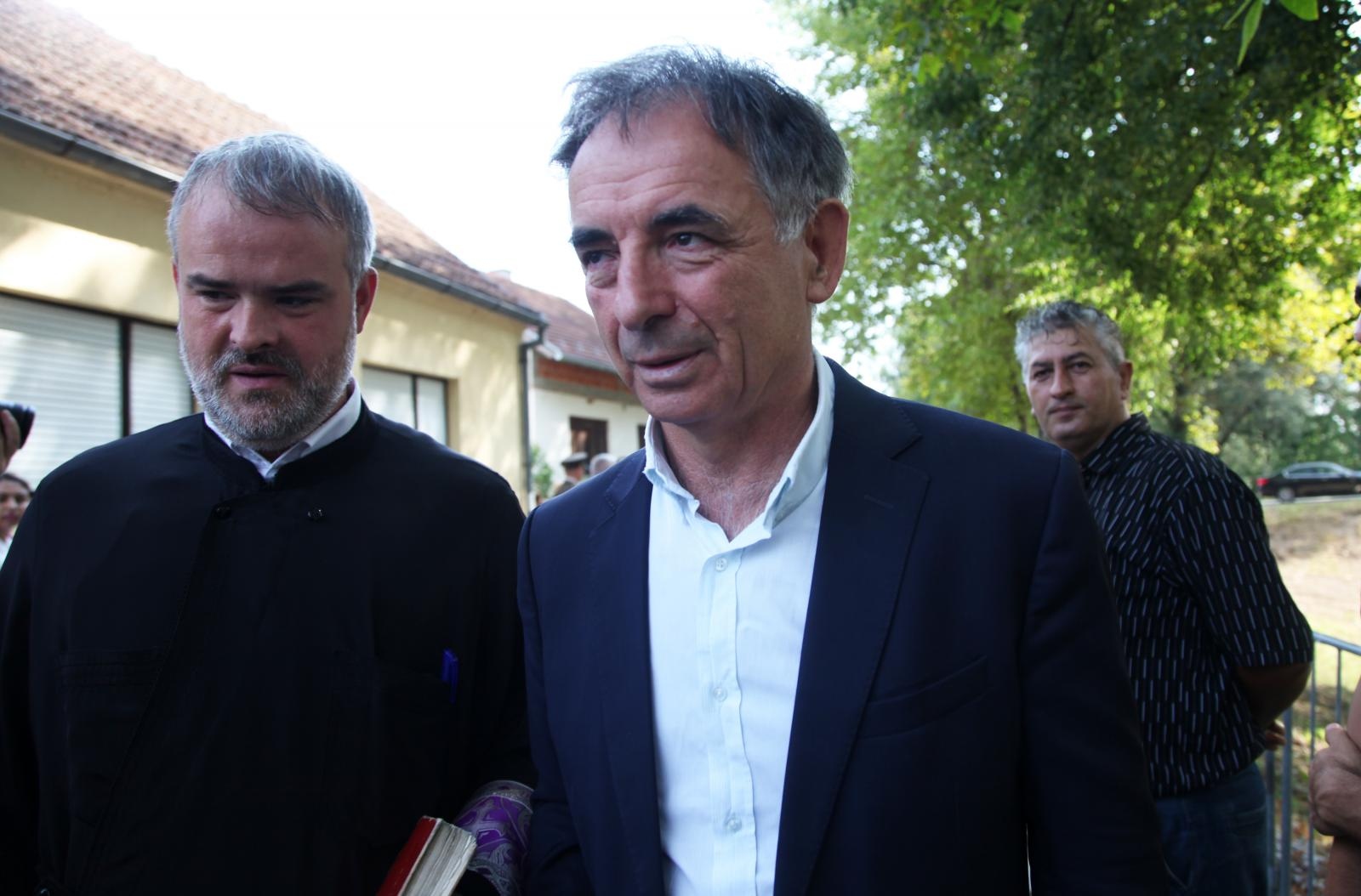 02.08.2019., Romsko groblje Ustica, Jasenovac - Medjunarodni dan sjecanja na romske zrtve genocida u Drugom svjetskom ratu / Samudaripena obiljezava se kao sjecanje na 2. kolovoz 1944. godine kad je 2897 Roma ubijeno u koncentracijskom logoru Auschwitz.  Milorad Pupovac Photo: Edina Zuko/PIXSELL