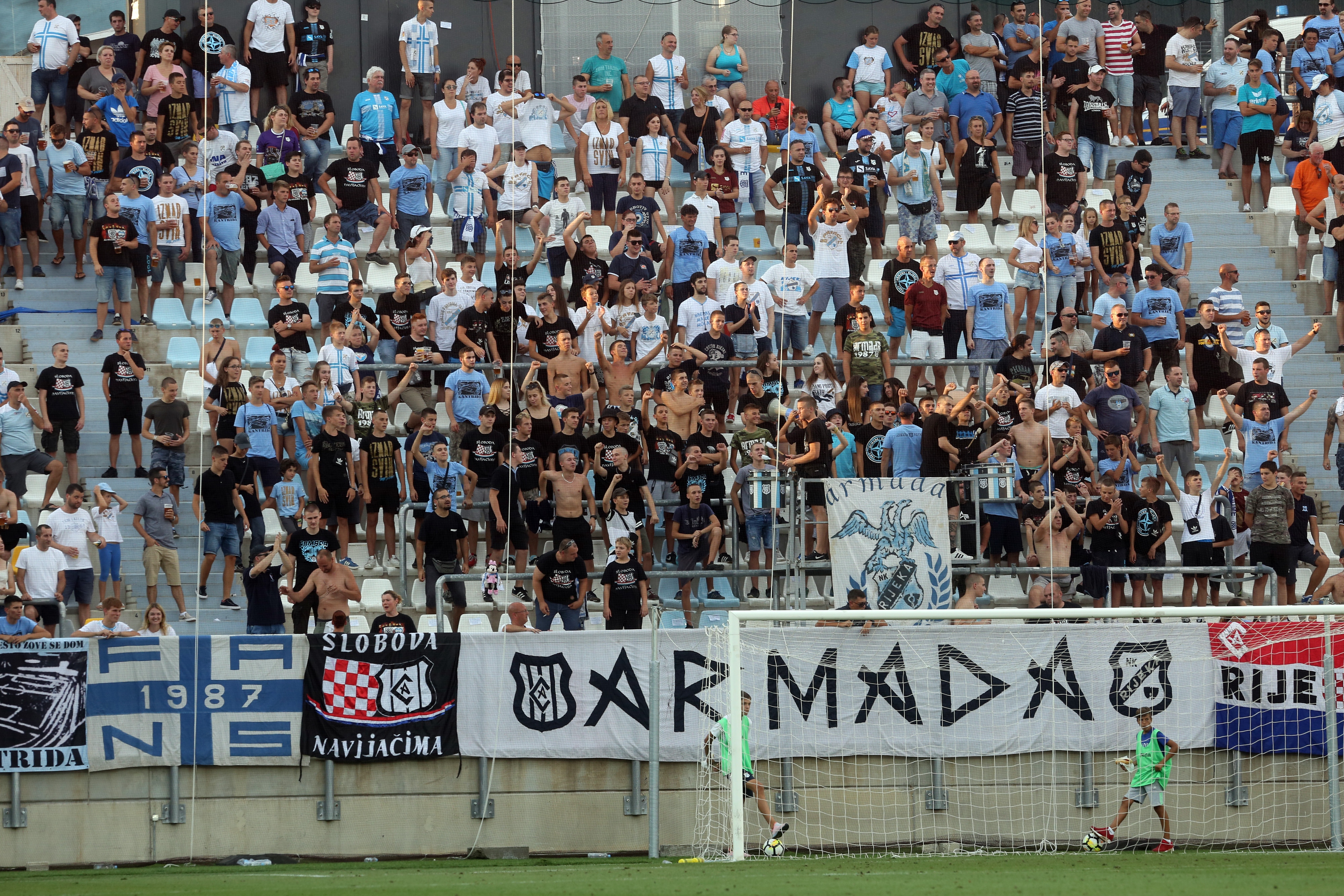 Rijeka: Navijači zadovoljni igrom Rijeke protiv Inter Zaprešića 

03.08.2018., Rijeka, stadion Rujevica - Hrvatski Telekom Prva liga, 02. kolo, HNK Rijeka - NK Inter Zapresic. Navijaci.

Photo: Goran Kovacic/PIXSELL