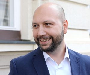 Zagreb: Mihael Zmajlović o stanju u SDP-u 05.09.2018., Zagreb - Mihael Zajlovic odrzao je ispred Hrvatskog sabora konferenciju za medije i kometirao dogadjanja u SDP-u. 

Photo: Patrik Macek/PIXSELL