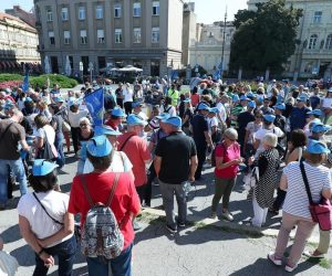 05.09.2019., Zagreb - Prosvjed Sindikata hrvatskih ucitelja i Nezavisnog sindikata zaposlenih u srednjim skolama Hrvatske. Prosvjednici su se okupili na Trgu Republike Hrvatske odakle su krenuli na Trg svetog Marka. Photo: Sanjin Strukic/PIXSELL