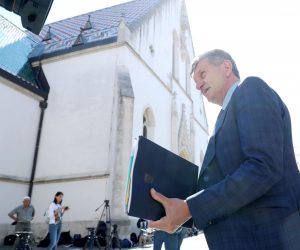05.09.2019., Zagreb - Trg sv Marka. Ministri RH izlaze iz Banskih dvora. Milan Kujundzic, ministar zdravstva. Photo: Sanjin Strukic/PIXSELL