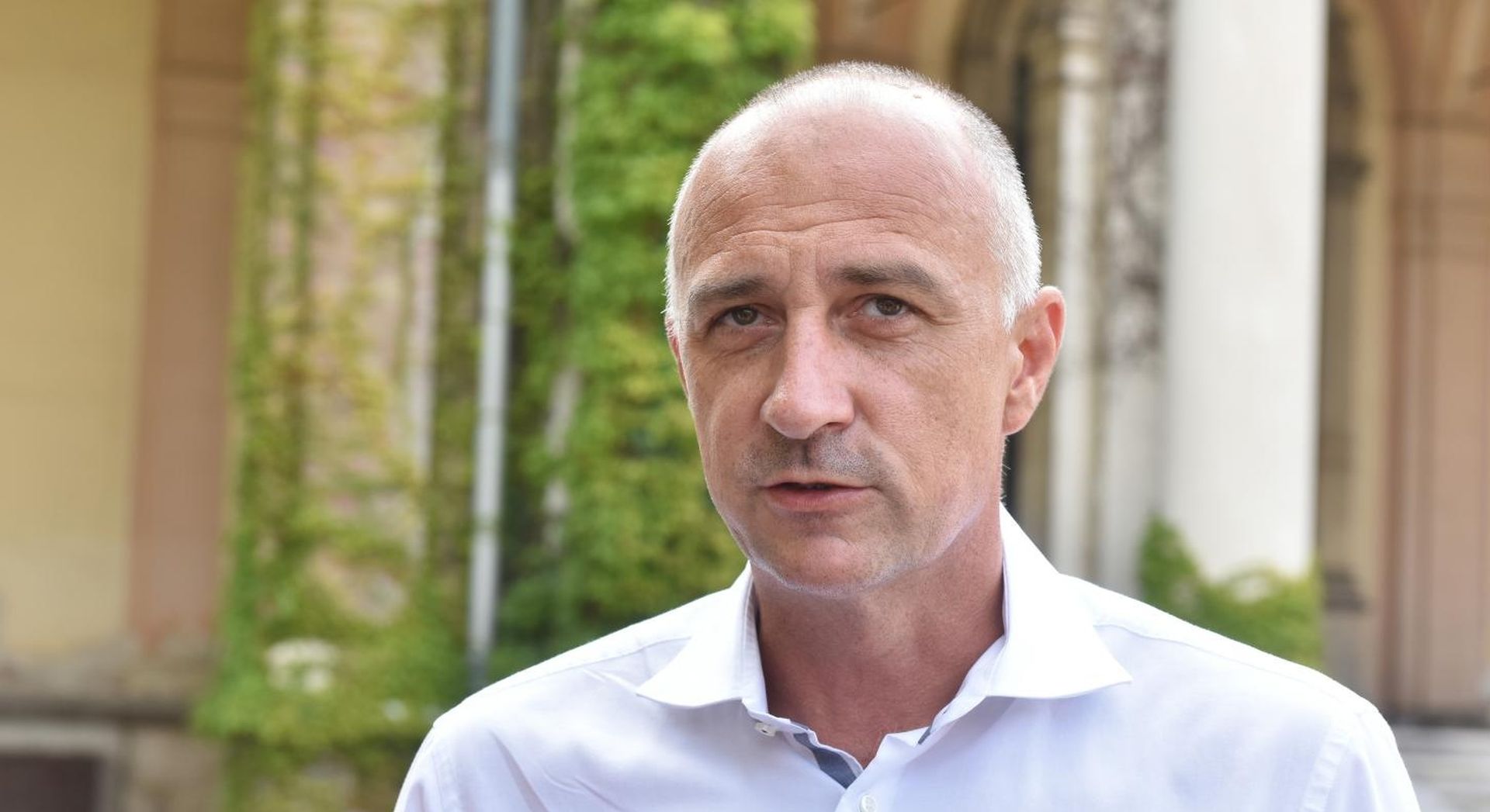 Zagreb: Ivan Vrdoljak sa stranačkim kolegama položio vijenac na grob Dabčević-Kučar 06.08.2018., Zagreb - Ivan Vrdoljak predsjednik HNS-a sa svojim suradnicima iz stranke polozio je vijenac i zapalio svijecu na grobu Savke Dabcevic Kucar na devetu godisnjicu njezine smrti.
Photo: Davor Visnjic/PIXSELL