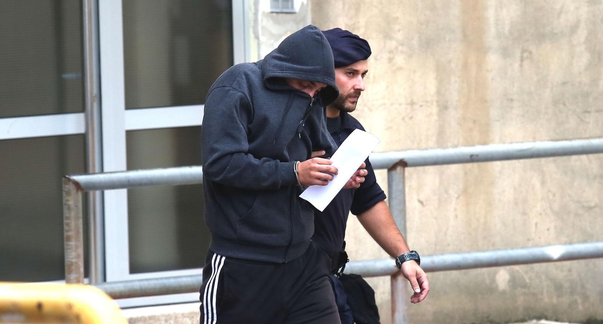 06.09.2019., Sibenik - Privodjenje druge grupe optuzenih za napad u Uzdolju kod Knina. Maskirani napadaci napali su, 21. kolovoza, ljude u kaficu Petko koji su gledali utakmicu doigravajna Lige prvaka izmedju Young Boysa i Crvene zvezde. Photo: PIXSELL