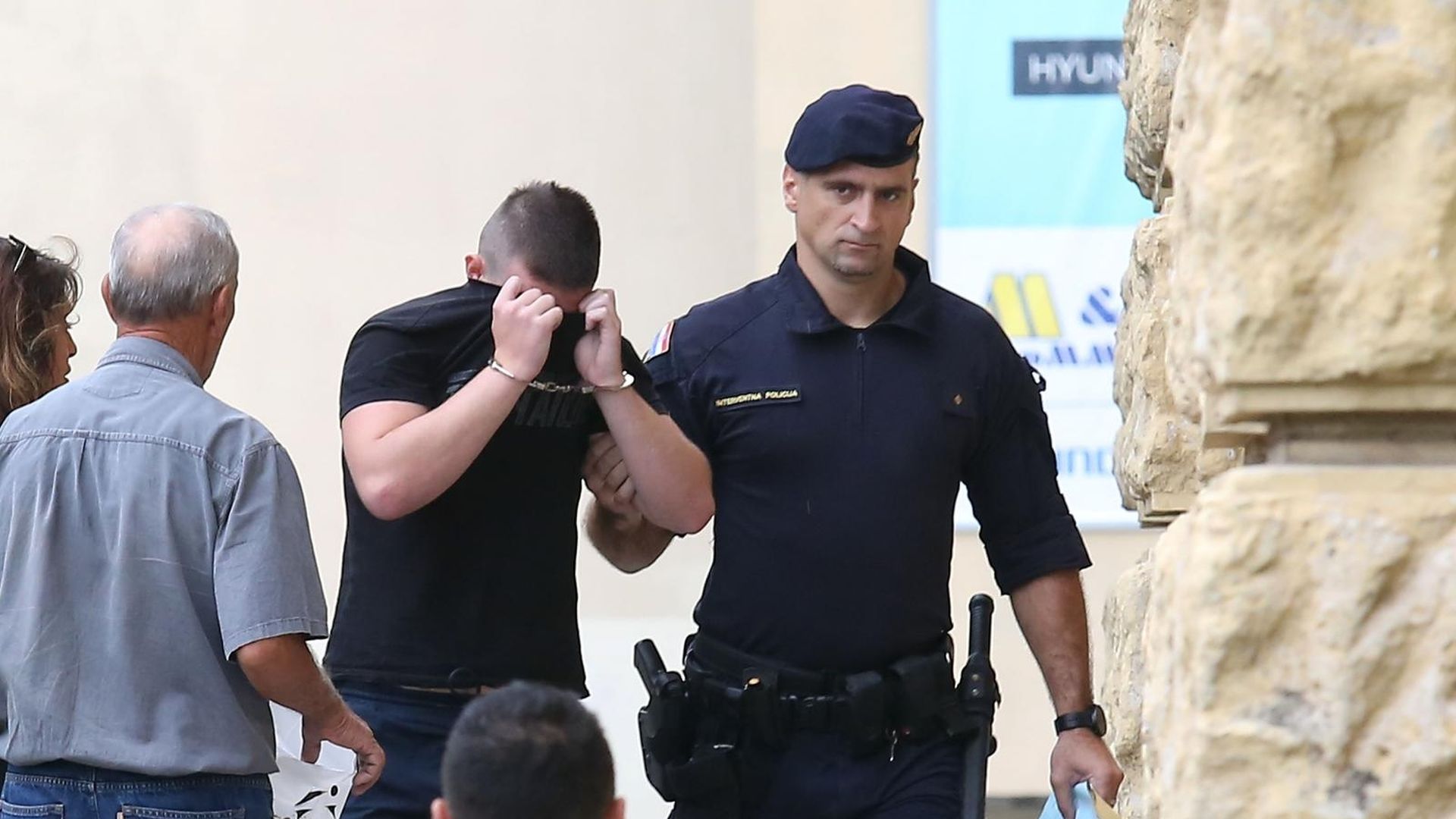 06.09.2019., Sibenik - Privodjenje druge grupe optuzenih za napad u Uzdolju kod Knina. Maskirani napadaci napali su, 21. kolovoza, ljude u kaficu Petko koji su gledali utakmicu doigravajna Lige prvaka izmedju Young Boysa i Crvene zvezde. Photo: PIXSELL