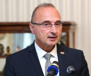 06.09.2019., Zagreb - U Banskim dvorima potpisan je Ugovor o projektu potpore obrazovnih aktivnosti i funkcioniranja KSC Ivan Pavao II u Bihacu. ministar vanjskih i europskih poslova Gordan Grlic Radman Photo: Marko Lukunic/PIXSELL