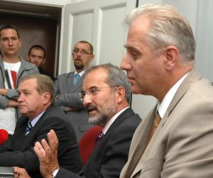 18. 09. 2008., Zagreb - Na konferenciji za tisak u DORH-u, ravnatelj policije Marijan Benko, Glavni drzavni odvjetnik Mladen Bajic, zamjenik Glavnog drzavnog odvjetnika Bajica Dragan Novosel i Ravnatelj USKOK-a Dinko Cvitan su objavili detalje visemjesecne akcije kodnog imena "Indeks", koju su zajednicki proveli USKOK, policija i Drzavno odvjetnistvo Republike hrvatske, a kojoj je cilj suzbijanje korupcije u visokoskolskim ustanovama. Prema nesluzbenim informacija, akcijom Indeks obuhvaceno je 40 osoba koje se sumnjice za primanje, davanje i posredovanje u primanju mita. Policija je danas pretrazivala stanove, poslovne prostore i racunala osumnjicenih. Radi se o gotovo 70 pretraga. Medju osumnjicenima, osim profesora, ima i gradjana te bivsih policajaca. Za sada su prikupljeni dokazi o korupciji za 21 profesora, tri asistenta i cetiri sluzbenika fakulteta. 
Photo: Patrik Macek/Vecernji list