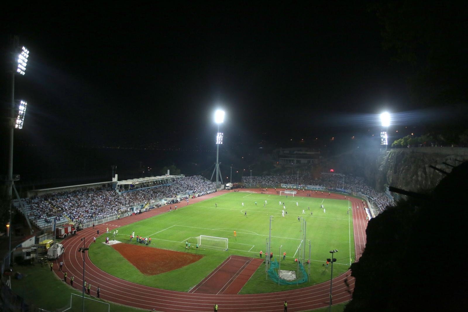 08.09.2018., Rijeka - Nakon vise od tri godine HNK Rijeka ponovno je odigrala utakmicu na legendarnom stadionu Kantrida i to protiv trenutno najuspjesnije ekipe prema Uefinom koeficijentu u regiji, nogometnog kluba Maribor. Organizator utakmice je klub navijaca Armada, sto je ujedno i prvi put da navijacka skupina organizira odigravanje sluzbene utakmice.

Photo: Nel Pavletic/PIXSELL