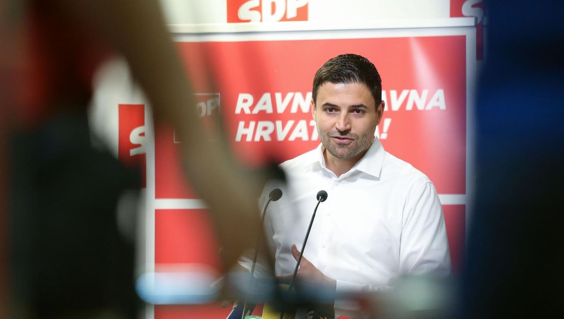 09.08.2019., Zagreb - Konferencija za medije SDP-a o temi Lex specialis, zakon koji bi omogucio iskoristavanje punog potencijala konoplje. Predsjednik SDP-a Davor Bernardic i predsjednica Savjeta za zeleni razvoj Mirela Holy. 
Photo: Luka Stanzl/PIXSELL