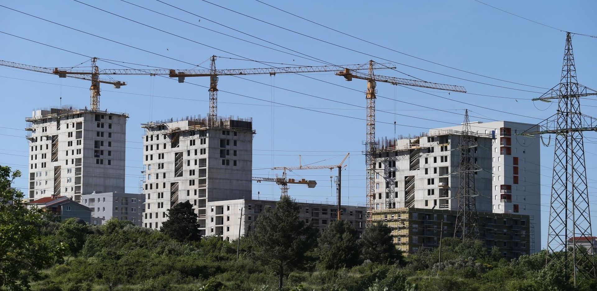 11.05.2015., Split - Gradiliste POS-stanogradnje na Kili. Stambene zgrade polako se blize svom zavrsnom obliku. 
Photo: Ivo Cagalj/PIXSELL