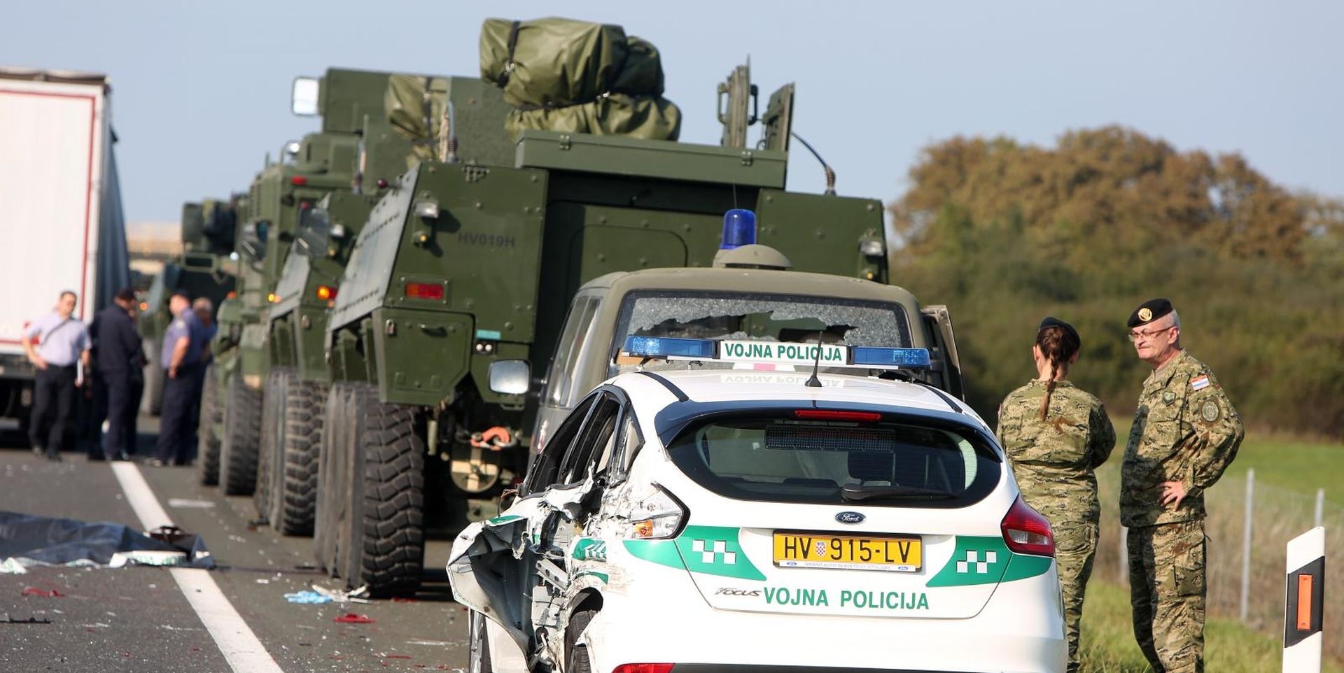 11.09.2019., Karlovac - U prometnoj nesreci koja se dogodila oko 14,20 sati kod 27. kilometra autoceste A1 u smjeru Zagreba smrtno je stradala jedna osoba. U nesreci je poginuo vojni policajac na kojeg je naletio civilni kamion. Policijski ocevid na mjestu nesrece. Photo: Kristina Stedul Fabac/PIXSELL