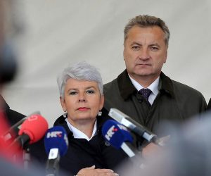 14.10.2011., Gornji Kneginec - Predsjednica Vlade RH Jadranka Kosor posjetila je opcinu Gornji Kneginec gdje je otvorila gradiliste nove trafostanice koja ce strujom opskrbljivati gospodarsku zonu.Jadranka Kosor i Djuro Popijac
Photo: Marko Jurinec/PIXSELL