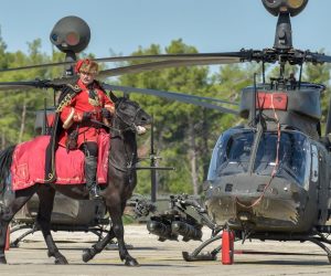 16.09.2019., Zemunik - U vojarni Mirko Vukusic u Zemuniku odrzana je svecanost zavrsetka obuke pilota na helikopterima OH-58D Kiowa Warrior. U programu je sudjelovala i Pocasna satnija Kravat pukovnije. Zapovjednik Pocasne satnije Kravat pukovnije  Zeljko Matejcic Photo: Dino Stanin/PIXSELL