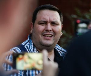 16.09.2019., Zagreb - Gordan Duhacek, kolumnist portala Index, pusten je nakon sto je danas zavrsio na ispitivanju u policiji. Proglasen je krivim na Prekrsajnom sudu u Novom Zagrebu.
Zbog vrijedjanja policije, odnosno zbog tvita u kojem je napisao skracenicu ACAB, kaznjen je novcanom kaznom od 200 njemackih maraka, odnosno 754 kune. 
Pgoto: Filip Kos/PIXSELL