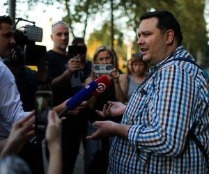 16.09.2019., Zagreb - Gordan Duhacek, kolumnist portala Index, pusten je nakon sto je danas zavrsio na ispitivanju u policiji. Proglasen je krivim na Prekrsajnom sudu u Novom Zagrebu.
Zbog vrijedjanja policije, odnosno zbog tvita u kojem je napisao skracenicu ACAB, kaznjen je novcanom kaznom od 200 njemackih maraka, odnosno 754 kune. 
Pgoto: Filip Kos/PIXSELL