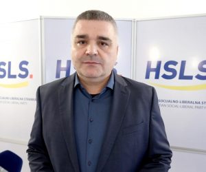 17.05.2019., Zagreb - Kandidat HSLS-a Sasa Poljanec Borcic i Vladimir Andric odrzali su konferenciju za medije i proglasili “najveceg prodavaca magle na ovogodisnjim izborima za Europski parlament”. 
Photo: Patrik Macek/PIXSELL