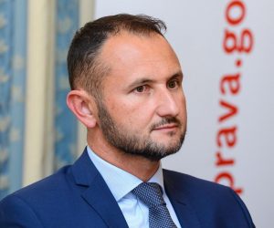17.10.2018., Zagreb - Ministar uprave Lovro Kuscevic i clan uprave tvrtke APIS-IT, Sasa Bilic, na konferenciji za medije objavili su kako nije prikupljen dovoljan broj potpisa za potpisa za referendumske inicijative Narod odlucuje i Istina o Istanbulskoj. Photo: Josip Regovic/PIXSELL