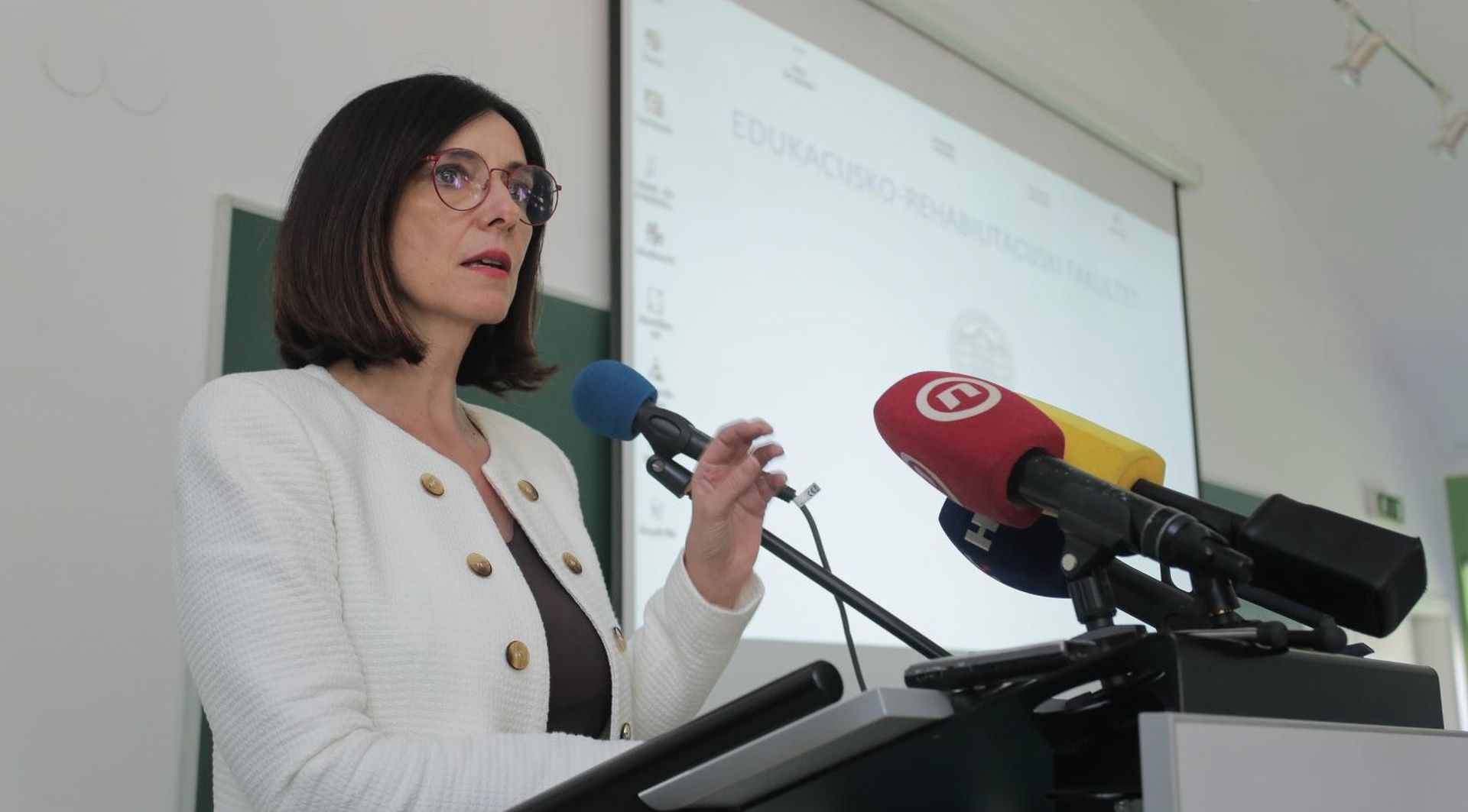 20.09.2019., Zagreb - U Edukacijsko-rehabilitacijskom fakultetu, a na inicijativu ministrice znanosti i obrazovanja Blazenke Divjak odrzaoe se sastanak na temu osiguravanja pomocnika u nastavi, na kojemu sudjeluju osnivaci skola, odnosno gradovi i zupanije, te udruge ukljucene u taj proces. 
Photo: Tomislav Miletic/PIXSELL