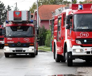22.08.2019., Zagreb - Udar groma oko 13 sati zapalio je krov kuce u ulici Mikulini u Jezdovcu. Na terenu je 19 vatrogasaca sa sest vatrogasnih vozila. Pozar je brzo ugasen i srecom nitko nije stradao. Photo: Igor Kralj/PIXSELL