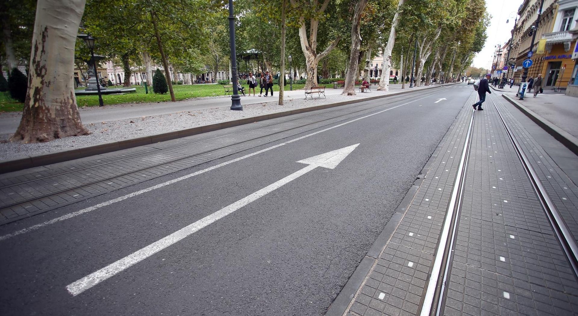 22.09.2017., Zagreb - Povodom obiljezavanja Europskog dana bez automobila, od 8:00 h uspostavljena je posebna regulacija prometa u centru grada. Promet je zatvoren u sredisnjoj zoni Grada zagreba omedjen ulicama: Trg bana J. Jelacica - Jurisiceva - Palmoticeva - Boskoviceva - Andrije Hebranga - Gunduliceva - Ilica - Mesnicka - Demetrova - Ilirski trg - Radiceva - Trg bana J. Jelacica, osim za interventna vozila (Hitna pomoc, vatrogasci, policija), komunalna vozila, vozila osoba sa invaliditetom koja imaju prebivaliste u navedenoj zoni, vozila JGP-a i taxi. Photo: Slavko Midzor/PIXSELL