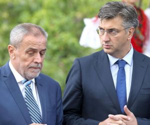 23.09.2019., Zagreb - Gradonacelnik Milan Bandic i premijer Andrej Plenkovic imali su vremena porazgovarati na svecanosti pocetka radova na spomeniku Domovini.
Photo: Patrik Macek/PIXSELL