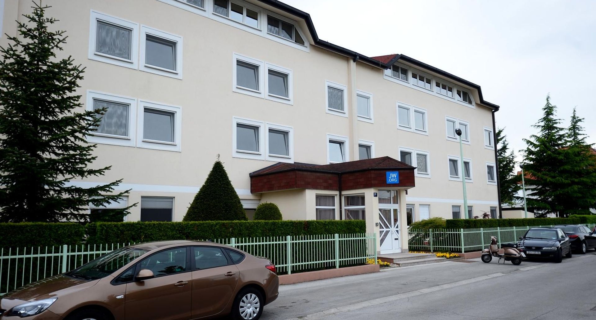 27.04.2017., Zagreb - Glavni ured Jehovinih svjedoka. Nakon sto je ruski Vrhovni sud Jehovine svjedoke proglasio ekstremnom skupinom, ta zemlja je odlucila zabraniti njihovo djelovanje.
Photo: Marko Prpic/PIXSELL
