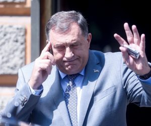 27.08.2019., Sarajevo, Bosna i Hercegovina - 
Izvanredna sjednica Predsjednistva BiH je odmah otkazana na zahtjev Milorada Dodika. Milorad Dodik napustio zgradu Predsjednistva. Photo: Armin Durgut/PIXSELL